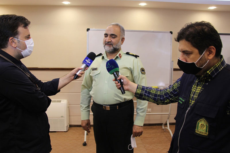 اطلاع رسانی به موقع اخبار پلیس، هجمه های دشمن را خنثی می کند
