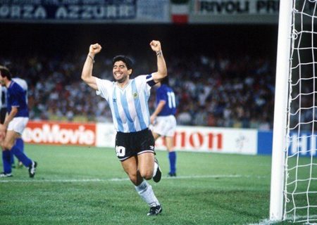 بدرود دنیا با شماره ۱۰ خاطره ساز / «دیگو مارادونا» ستاره فوتبال جهان و آرژانتین درگذشت