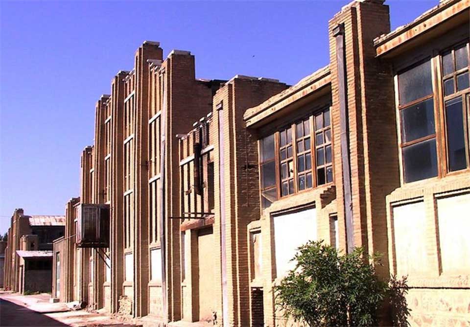 سرنوشت مبهم کارخانه تاریخی ریسباف اصفهان با امضاهای نافرجام /کارخانه‌ای که در برابر وعده‌های مسئولان قامت خم نکرد‌