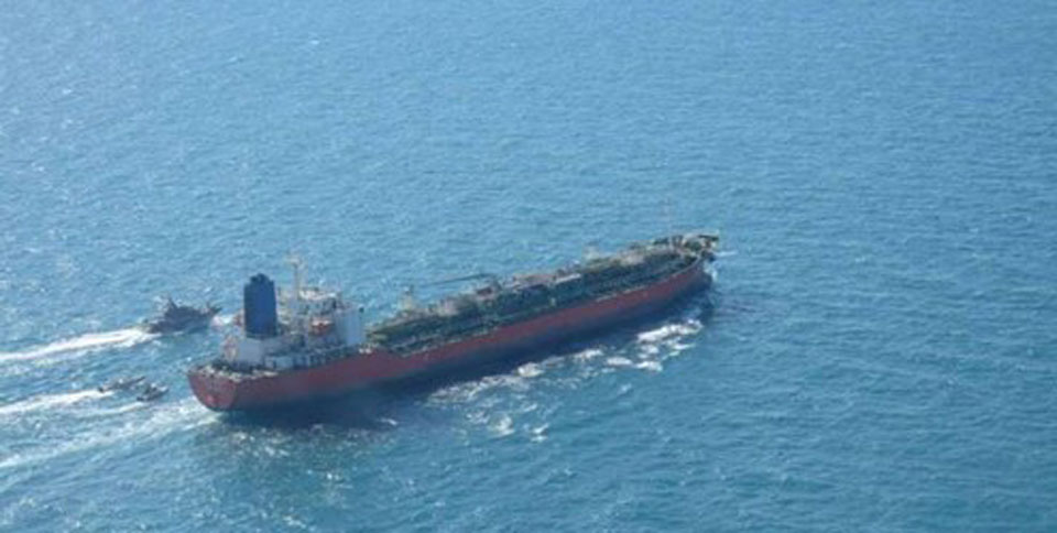 توقیف ۲ نفتکش در آب های اندونزی/ یکی از نفتکش‌ها ایرانی است
