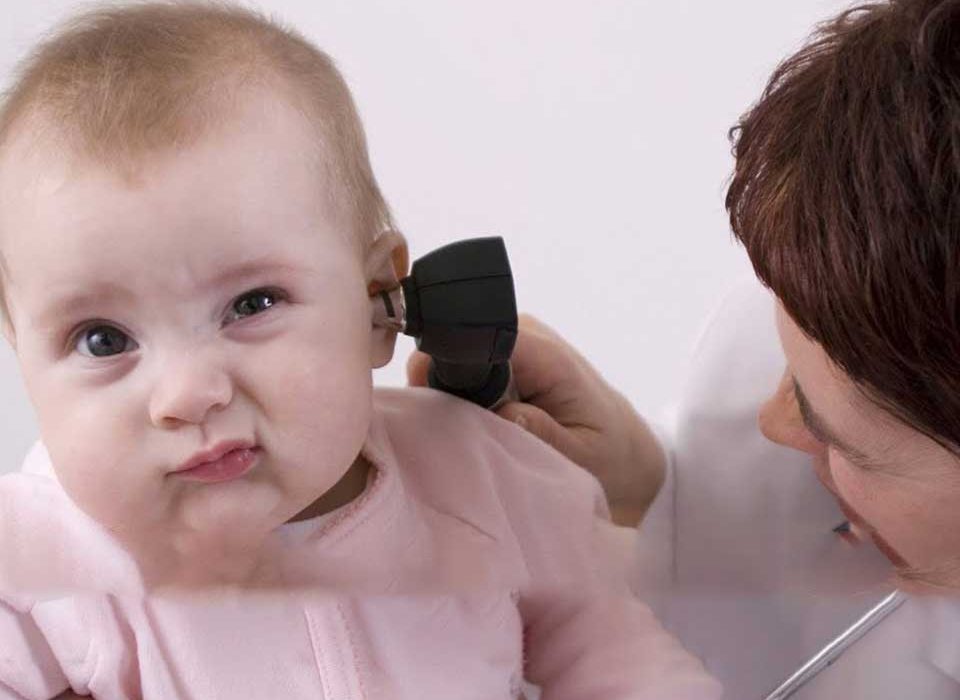 خطرات کم شنوایی نوزادان و توجه به غربالگری آنها