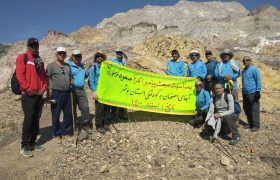 کوهنوردان آبفای اصفهان به قله «کوه نمکی» استان بوشهرصعودکردند
